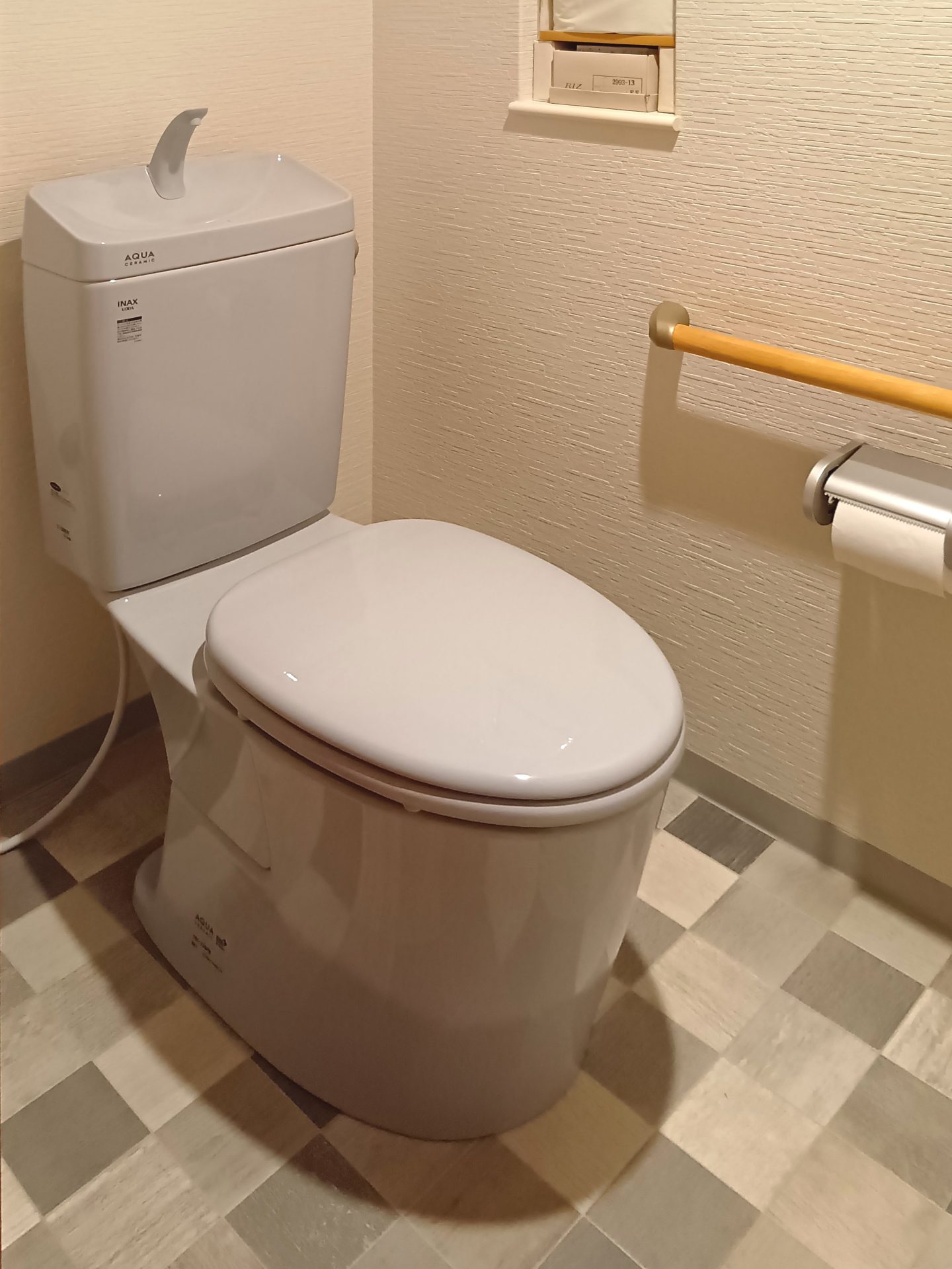 家事もくつろぎも快適に。やさしい色合いで整えた水まわり：大阪市